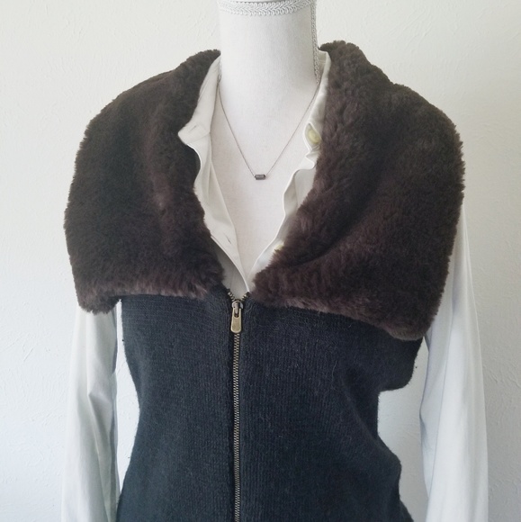GAP Jackets & Blazers - GAP Faux Fur Collar Zip Front Sweater Vest L